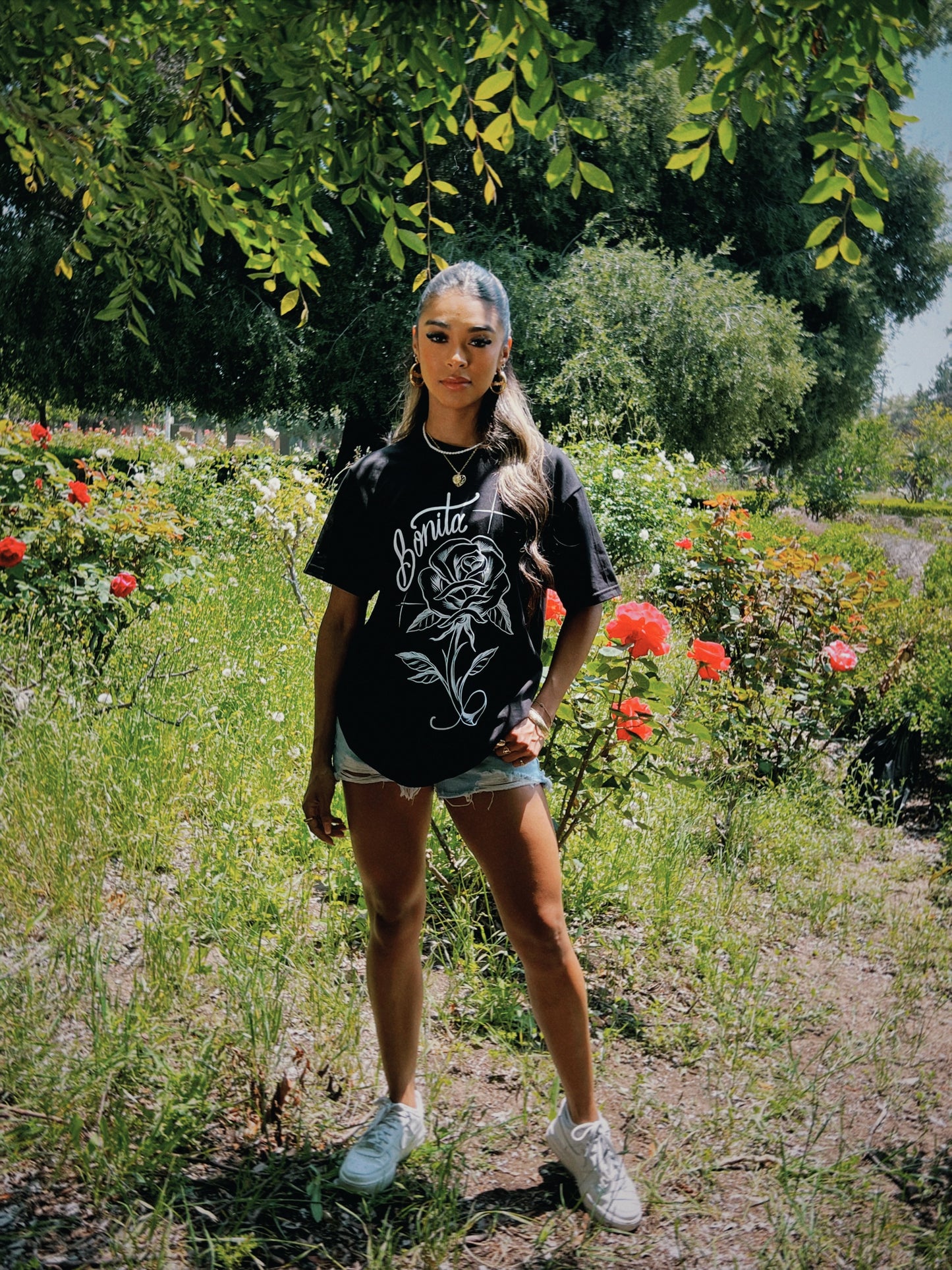 LA ROSA BONITA T-SHIRT