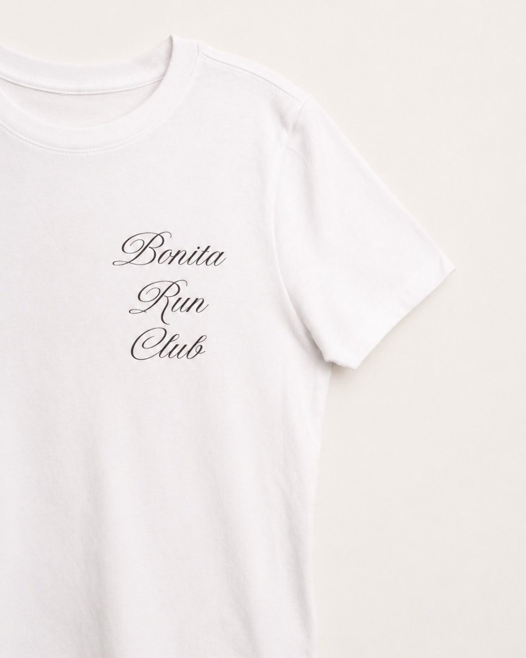 BONITA RUN CLUB BOXY WHITE CROP TEE