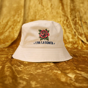 CORONA X VIVA LA BONITA JUNTOS AQUI Y ALLA BUCKET HAT