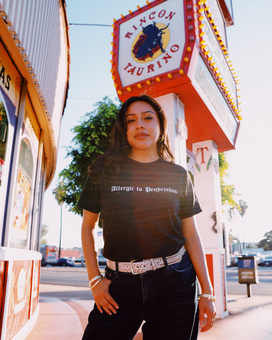BLACK ALLERGIC TO PENDEJADAS T-SHIRT